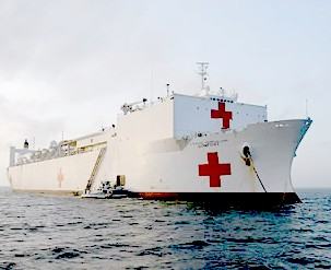 Navio hospital USNS Comfort salvando vidas no Haiti