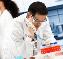 Exame toxicológico - Postura típica de usuários no momento da coleta do exame